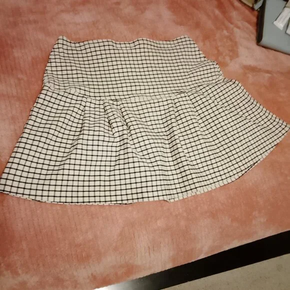 Mini Skirt - Picture 4 of 5